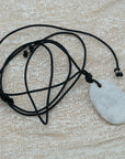 Unisex pendant with pebble