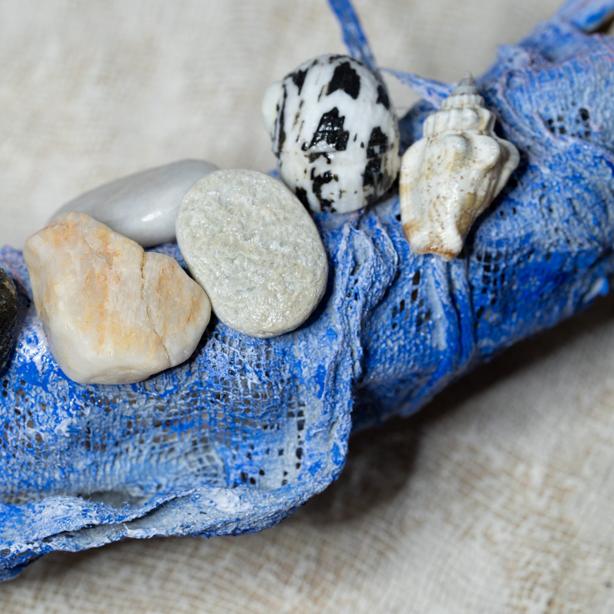 decorative wreath with seashells and pebbles