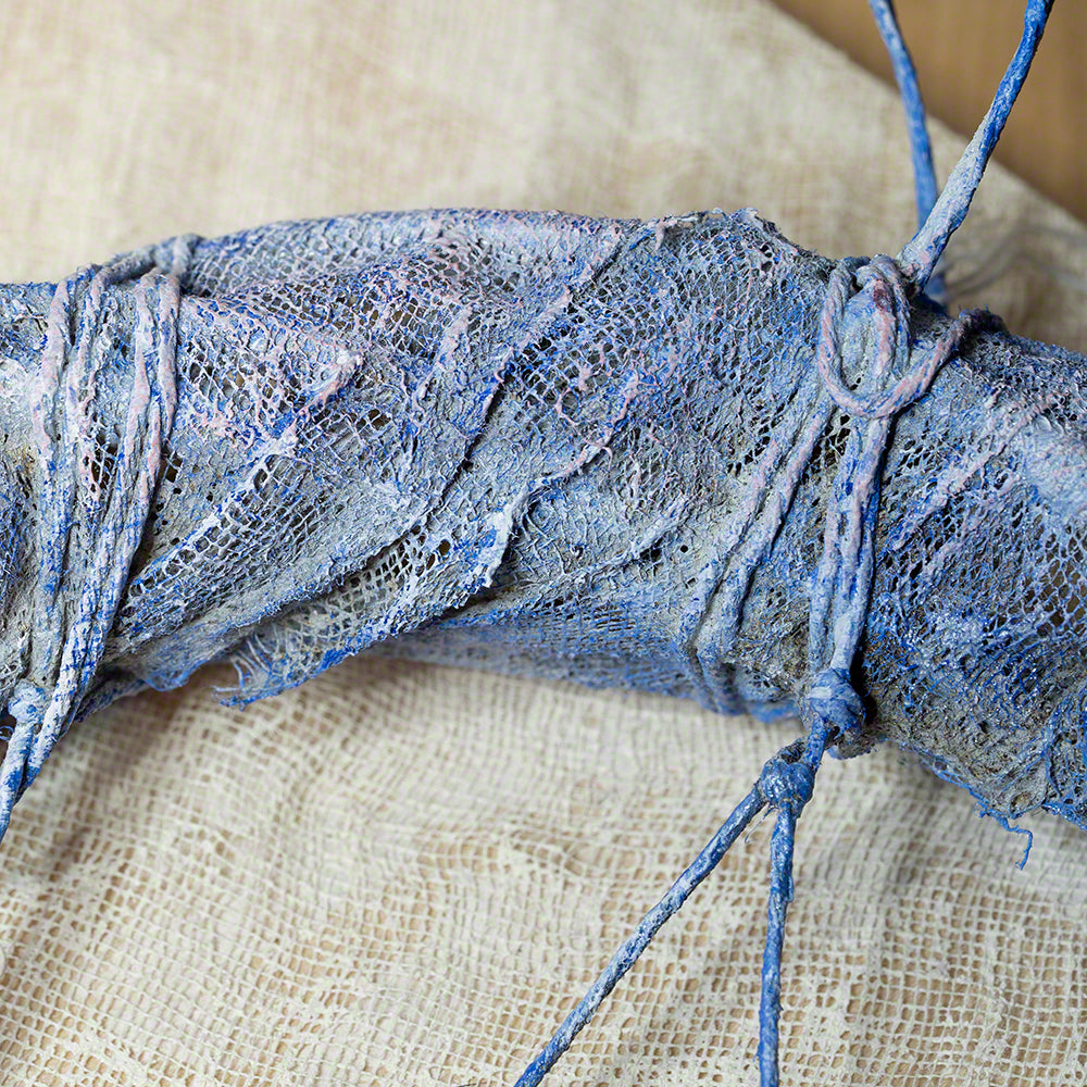 decorative wreath with seashells and pebbles