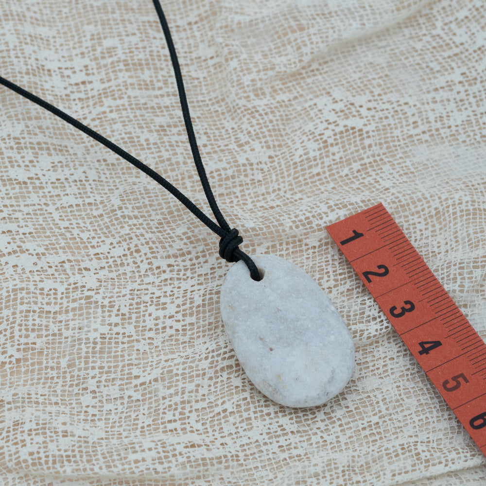 Unisex pendant with pebble